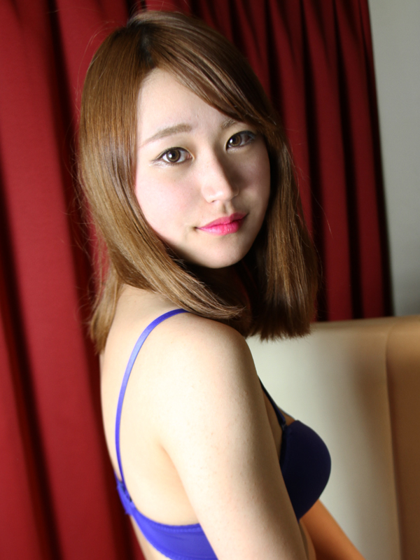 激安ヌキ道楽・十三店 あいな 18歳 T：160　B：78(B)　W：55　H：80