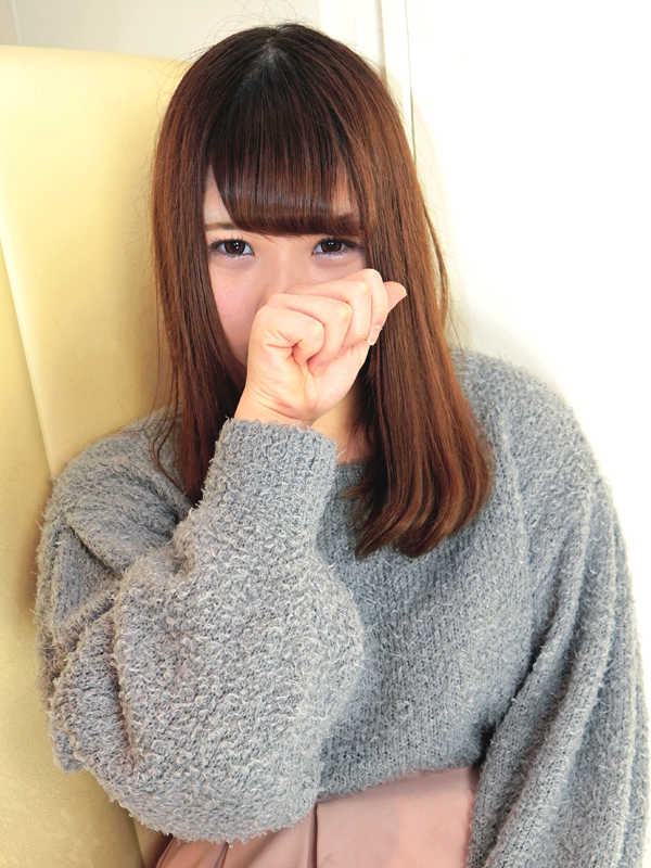 激安ヌキ道楽・十三店 みおり 18歳 T：159cm　B：86(C)　W：57　H：88